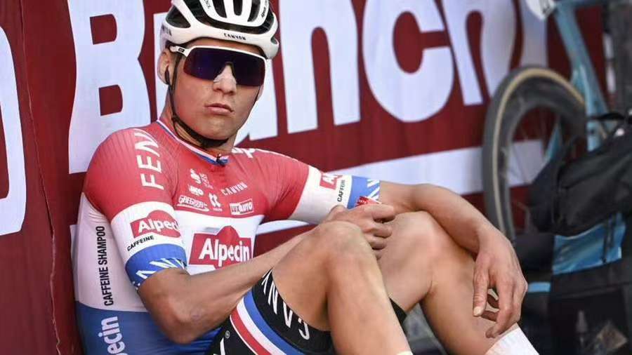 De Tour de France van 2025 is van start gegaan en het Opelin-team neemt de leiding.